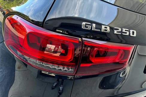 Used 2022 Mercedes-Benz GLB 250 image 22