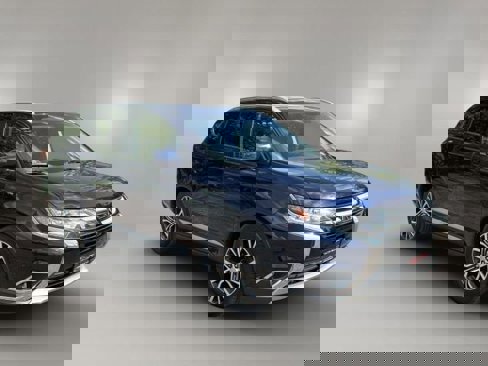 Used 2016 Mitsubishi Outlander GT image 3