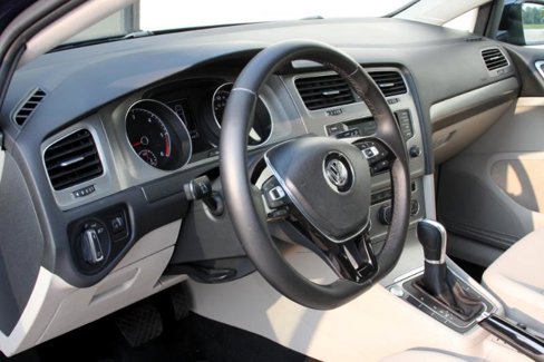 Used 2015 Volkswagen Golf TDI S image 26