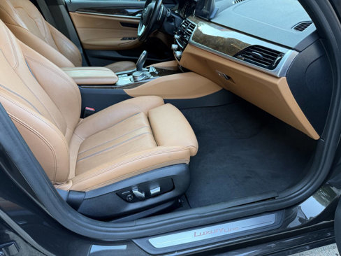 Used 2019 BMW 530i w/ Luxury Package image 18