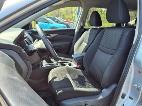Used 2018 Nissan Rogue SV w/ Premium Package image 8