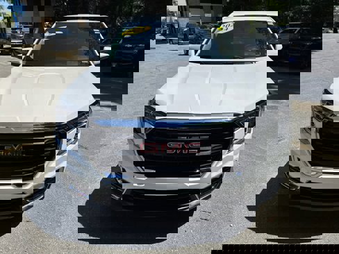 Certified 2024 GMC Terrain SLE image 9