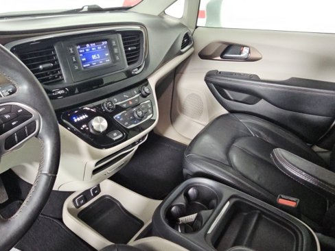 Certified 2017 Chrysler Pacifica Touring-L image 19