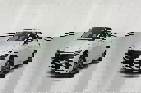 New 2025 Hyundai Elantra SE image 3