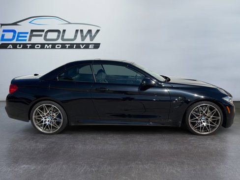 Used 2016 BMW M4 Convertible image 13
