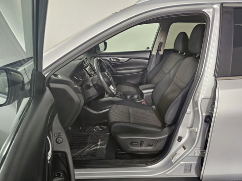 Used 2018 Nissan Rogue SV image 24