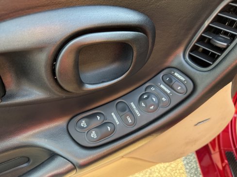 Used 2004 Chevrolet Corvette Convertible w/ Preferred Equipment Group image 9