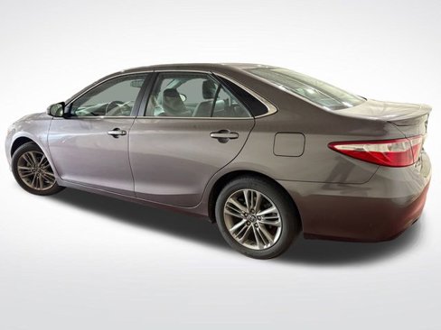 Used 2017 Toyota Camry SE image 4