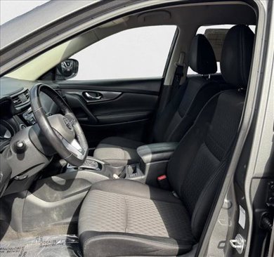 Used 2017 Nissan Rogue SV image 10