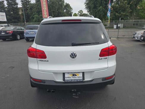 Used 2015 Volkswagen Tiguan SE image 9