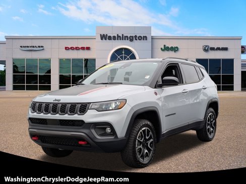 Used 2024 Jeep Compass Trailhawk image 1