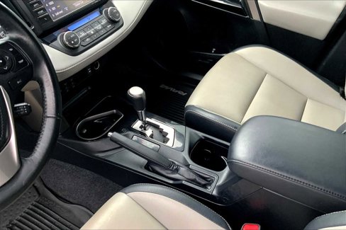 Used 2018 Toyota RAV4 Limited image 16