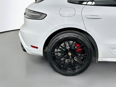Certified 2022 Porsche Macan GTS image 13