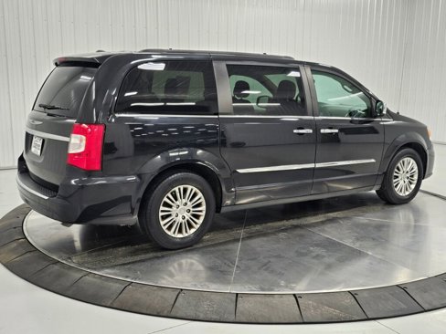 Used 2015 Chrysler Town & Country Touring-L w/ Driver Convenience Group image 33