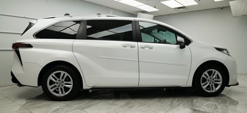Used 2024 Toyota Sienna Limited image 7
