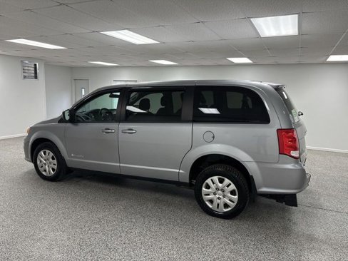 Used 2018 Dodge Grand Caravan SE image 44