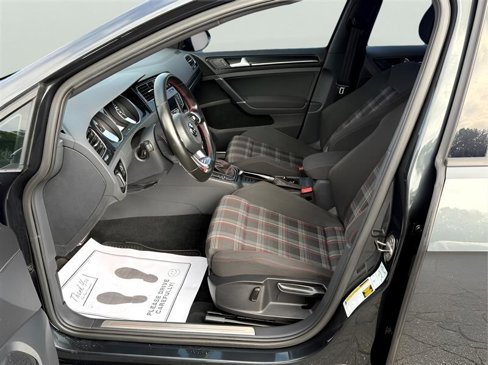 Used 2017 Volkswagen GTI S image 9