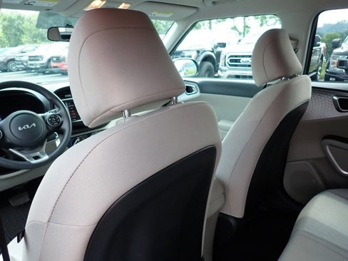 Used 2022 Kia Soul LX image 16