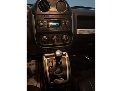 Used 2016 Jeep Compass Latitude image 29