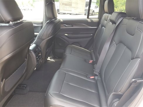 New 2025 Jeep Grand Cherokee Limited w/ Black Appearance Package image 11