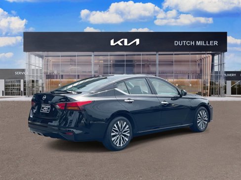 Used 2024 Nissan Altima 2.5 SV image 7