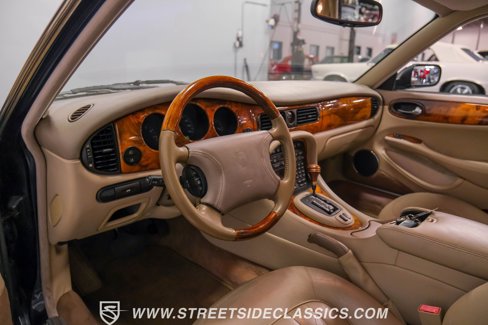 Used 1999 Jaguar XJ8 image 4