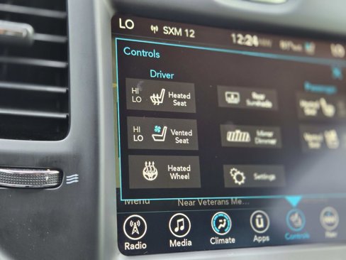 Used 2017 Chrysler 300 C image 31