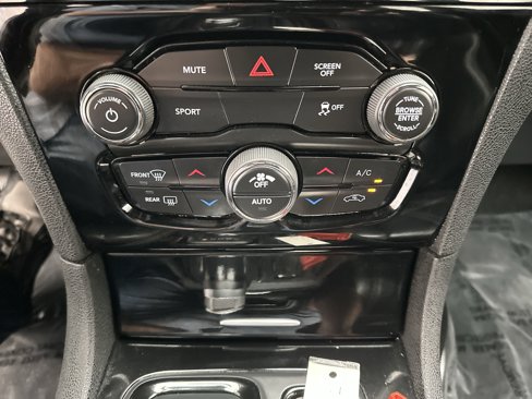 Used 2017 Chrysler 300 S image 33