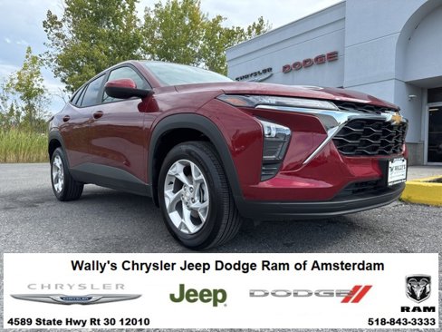 Used 2025 Chevrolet Trax LS w/ LS Convenience Package image 1