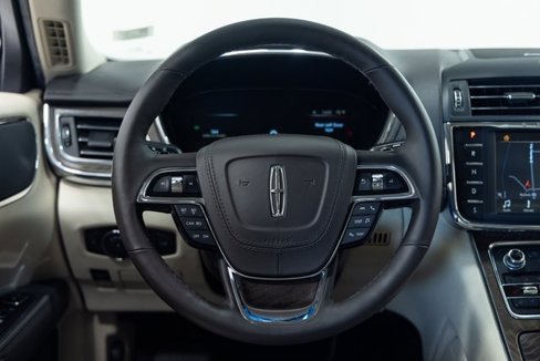 Used 2018 Lincoln Continental Select w/ Continental Climate Package image 15