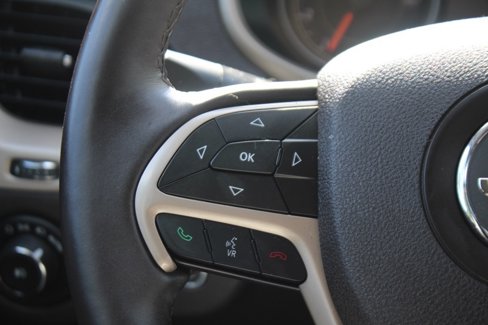 Used 2016 Jeep Cherokee Trailhawk w/ Comfort/Convenience Group image 17