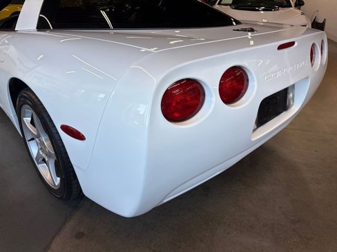 Used 2004 Chevrolet Corvette Coupe w/ Preferred Equipment Group image 23