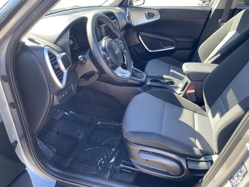 Used 2023 Kia Soul LX w/ LX Technology Package image 16