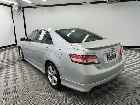 Used 2010 Toyota Camry image 3