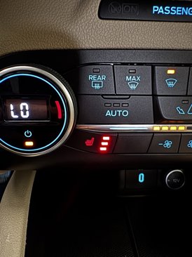 Used 2020 Ford Escape Titanium image 7