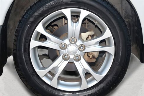 Used 2014 Mitsubishi Outlander SE image 6