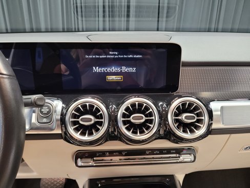 Used 2020 Mercedes-Benz GLB 250 w/ Premium Package image 24
