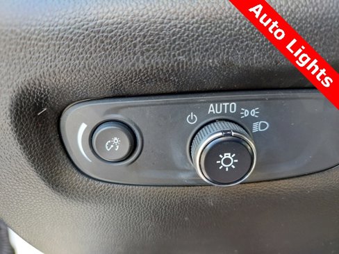 Used 2022 Chevrolet Traverse LS image 21