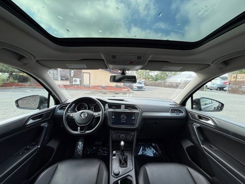 Used 2020 Volkswagen Tiguan SE R-Line image 32