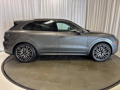 New 2025 Porsche Cayenne Turbo image 38