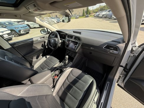 Used 2019 Volkswagen Tiguan SEL Premium image 23