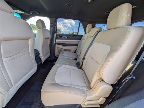 Used 2016 Ford Explorer XLT image 14