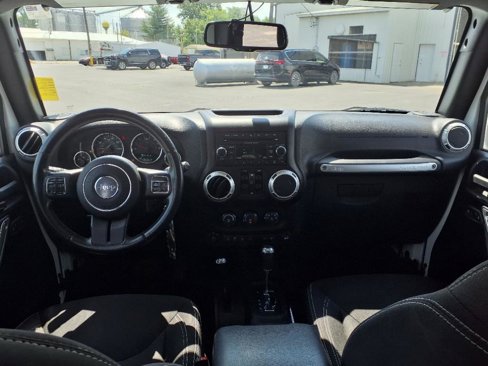 Used 2015 Jeep Wrangler Unlimited Sahara w/ Connectivity Group image 8