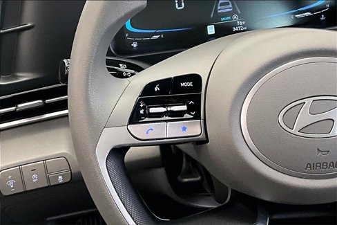Certified 2025 Hyundai Elantra SE image 19