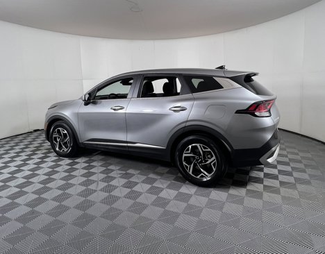 Used 2023 Kia Sportage LX image 3