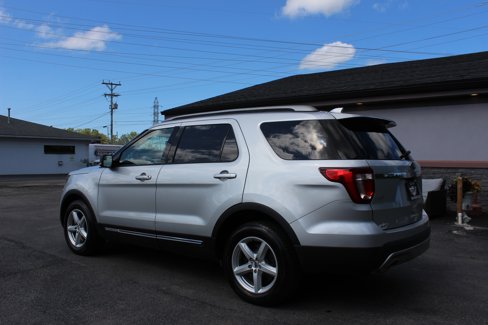 Used 2017 Ford Explorer XLT w/ Equipment Group 202A image 10
