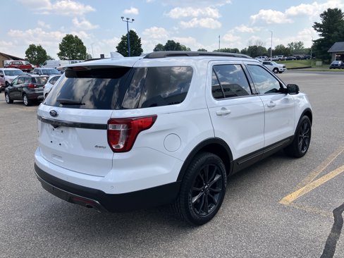 Used 2017 Ford Explorer XLT w/ Equipment Group 202A image 6