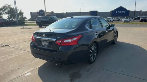 Used 2017 Nissan Altima 2.5 SL w/ Moonroof Package image 8