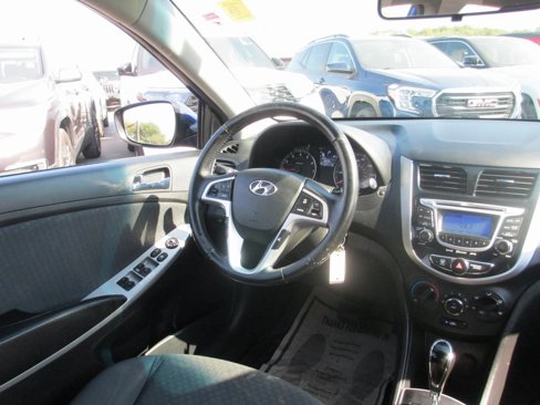 Used 2012 Hyundai Accent SE image 13