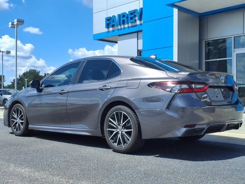 Used 2022 Toyota Camry SE image 3
